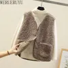 Gilet caldi in lana d'agnello per le donne Moda coreana Autunno Inverno Top senza maniche Tasche eleganti Cardigan Giacche Abbigliamento donna 240110