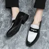 Mocassins masculinos clássicos de couro preto, moda confortável, antiderrapante, negócios sociais, casuais, slip-on, sapatos de escritório