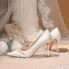 Calzado de verano para mujer Zapatos de tacón de novia para mujer Zapato de boda con tacón puntiagudo Perla Stilito Tacones altos 39 240110