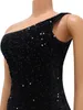 Sukienki swobodne Kricassen Seksowne czarne jedno ramię cekinowe frędzlowe bąbelek midi sukienka dla bezregularnego urodzin stroje z odzieży klubowej urodzinowej