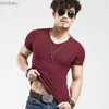 T-shirt da uomo 2023 Brand New Men T Shirt Top con scollo a V manica corta Tees moda uomo Fitness Hot T-shirt per uomo Spedizione gratuita Taglia 5XLL240110