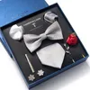 Mäns slipsuppsättning lyxig presentförpackning Silkbandsläckar Set 8st Inside Packing Festive Present Cravat Pocket Squares Holiday Gift Men 240109