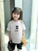 Nowe koszulki dla niemowląt Minimalistyczne logo drukowanie koszulka Dziecka Rozmiar 100-150 Dzieci Designer Ubrania Summer Boys Girl Krótki rękaw 19 stycznia
