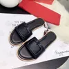 Designer Slipisti di alta qualità Summer Fashion Flat Flackle Sandals Nome Brand Hotel Comfort One Line Drag Beach Beach Flip-Flop