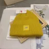 Cappello lavorato a maglia con lettera N autunno/inverno 2024 per adulti, stile versatile per coppie di berretti da uomo e da donna