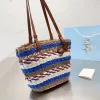 10A Słomka splot Raffia Anagram Tote Shopper Beach Bag Luksusowy projektant Podróż kobiet worki sprzęgła krzyżowe Koszyw Koszyka torebki Modne torby na ramię