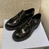 مثلث براءة اختراع جلدية من منصة أحذية الأحذية منصة عرضية مصممة أحذية سيدة loafer رجال الصيف الجديد حذاء رياضة فاخر في الهواء الطلق أحذية Low Womans Fashion Walk Girl Tennis حذاء