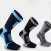 Erkek Çoraplar Yumuşak Sıcak Bölünmüş Kalın Modaya Moda Spor Patchwork Renk Beş Parmak Orta Tüp Çalarak Pamuklu Adam