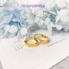 Högkvalitativ utgåva Rings Light Luxury Carter Titanium Steel Plated 18k Gold Enkelt och fashionabla Peach Heart Diamond Ring -format par med originallåda