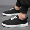 Taglie forti 39-47 Moda uomo nero Casual Sneakers Maglia traspirante Sport da uomo Leggero Scarpe da ginnastica basse per uomo