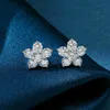 Stud Moissanite 5 Pétala Flor Brincos Ouro Branco Brinco para Mulheres 925 Prata Esterlina Moissanite Brinco de Diamante Presente Jewerly YQ240110