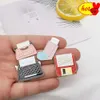 USB-карта памяти, виниловая пластинка, пишущая машинка, эмалированная булавка, брошь с героями мультфильмов, женские и мужские джинсовые куртки, булавки на лацканах, значки на рюкзак, детская мода