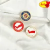 Hot Reversspeldjes Covid-19 Vaccin Herdenkingsbadge Broches Retro heren Platenspeler Jas Badge Pin Broche Damesmode Emaille Pins Butt