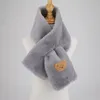 Корейский милый мультяшный медведь из искусственного меха кролика, утолщенный теплый платок с крестом, женский зимний уличный защитный плюшевый шарф для шеи V73 240110