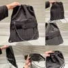 مصمم الأزياء Schoolbag Schoolbag شخصية مزاجية مزاجية حمل نايلون على ظهر حقيبة ظهر كاملة مع حقائب مصممي الأكياس الكبرى للنساء 2024