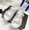 Designer Chaneel Sandaler Högkvalitativa kvinnors glider kristallkalv läder casual skor quiltad plattform Summer Beach Slipper 35-42 Channellies Shopping