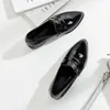 Skor för kvinnor pekade tå damer Summer Footwear Low Heel Elegant Black Moccasins Formell koreansk stil Chic Point Lastest 240110