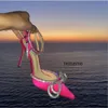 2023 New Women Dress Shoes Fine Heel Sandalshinestone 나비 사슬 샌들 Crystal Fairy Wind 분홍색 나비 넥타이 다이아몬드 하이힐이 있습니다.