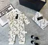 Merk baby jumpsuits Volledige print van geruite letters jongens meisjes Pluche set Maat 59-90 zachte pasgeboren baby Kruipen pak Jan10