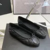 Paris varumärke balettlägenheter kanalerar skor lyxiga kvinnor runda tå kohud brev båge tweed ballet dansskor äkta läder slip på ballerina klänningskor