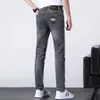 Jeans masculinos outono novas calças magro ajuste pés calças elásticas com pequena abelha bordado bonito e na moda juventude casual