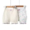 Calças casuais infantis finas de verão feitas de algodão puro, shorts de bebê bonitos e respiráveis classe A para meninas, calças cortadas