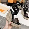 Designer sandalen met wigvormige platte zool: leer met hoge hakken en verstelbare gespen op merkschoenveters, modieus en comfortabel, geschikt voor bruiloften 35-41