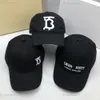 Męska czapka baseballowa designerka kapelusz Burrberry Caps dopasowane Strawberry Caps Street Casquette unisex Regulowana kopuła z literą haftowaną mody mody dla dorosłych