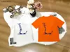 Новые детские футболки с полым логотипом, детские футболки, размер 100-150, детская дизайнерская одежда, летняя одежда для мальчиков и девочек, с коротким рукавом, 10 января