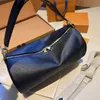 Bright Leather Luxurys Modern Classic Barrel-formad Crossbody Bag Leisure avtagbara handtag Justerbart tyg axelband mode shopping handväska resor