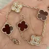 Van Clover Bracelet Designer Bijoux Bracelets en or rose pour femme Luxe Argent Quatre feuilles Charm Braclet avec boîte Fzhx