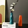 Wazony przeciw wazon z plastikiem plastikowym prosty nowoczesny wysoki pojemnik