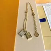 Med boxdesigner 18k Gold Plated L-Letter Pendant Halsband kedja rostfritt stål choker märke halsband för kvinnor bröllopsfest smycken par gåvor