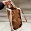 warme fluwelen vrouw clutch handtas retro bruin designer draagtas 2 maten wol luxe handtassen suède patroon dames boodschappentassen crossbody tassen kleine grote bakken tas