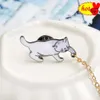 katt med pärlfiske kartong emaljstift söta anime märken brosch för kläder ryggsäck hatt mode smycken tillbehör diy gåva
