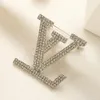 مصمم بروش العلامة التجارية الفاخرة C-Letter Pin Broches Women Elegant حفل زفاف مجوهرات الإكسسوارات يحب الهدايا