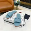 Pantoufles concepteurs de haute qualité pantoufles de luxe de luxe de luxe sandales à boucle plate nomme de marque de marque