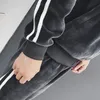 Set di moda Uomo Autunno Inverno Con cappuccio Abbigliamento sportivo casual Pantaloni sportivi Pantaloni da corsa Stile coreano Abito vintage maschile in due pezzi 240110
