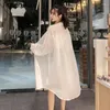 Blusas de mujer Jinsen Aite Blusa de mujer Verano Manga larga Camisa de gasa suelta simple Estilo cárdigan blanco Tops de mujer con protección solar