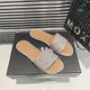 أحذية المدينة الإيطالية لتكنولوجيا المعلومات مصممة العلامة التجارية Sliders Women Slippers الأحداث الأزياء غير الرسمية الأحداث شقة بريق الماس Slippers أسود أبيض المشمش المتألقة HOSTORE 35-40