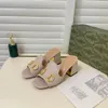 デザイナーの女性サンダルプラットフォーム新しいスリッパラバセクシーな夏のハイヒール太いスリッパスライドフリップフロップレディースレディースビーチアウトドアサンダル