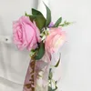 Simulazione di fiori decorativi Rosa rosa Sedie da matrimonio Forniture Schienale per sedia Disposizione floreale floreale Decorazione per feste Festiva