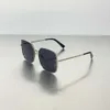 Nuevas gafas de sol huecas de Miu, versión alta, tablero de estilo cuadrado, foto de calle, resistentes a los rayos UV para mujeres