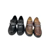 Fashionabla läderplattform loafers stil retro små läderskor Ett par college stil ensamstående kvinnors skor