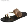 Slippare 2023 Sommarn New Women's Fashion Gold Silver Patent Leather Flat Heel Sandaler Bling Rhinestone smal Band Beach Casual Slippers T240110