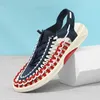 Sandali cuciti a mano Cool Summer Men Scarpe da passeggio per esterni traspiranti Maschili Comodi Quick Dry Beach Scava fuori gli appartamenti