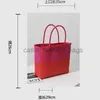 ショルダーバッグ新しいポータブルプラスチック製の手織りバッグ女性のオールマッチ大容量の正方形のハンドバッグレジャーショッピング野菜バスケットBagcatlin_fashion_bag