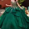 Abito da ballo verde al largo della spalla Abiti stile Quinceanera Applicazioni floreali dorate Perline di pizzo Corsetto Abiti da ballo 15 Anos