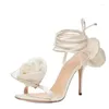 Sukienka buty 2024 Damskie okrągłe palec u nogi smukły na obcasie jedwabny róży róży duże sandały szczelinowe Occidental show bankiet