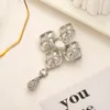 Designer Brosch älskar gåvor Luxury Brand C-Letter Pin Brosches Women Heart Brosch Elegant Wedding Party Jewelry Accessories